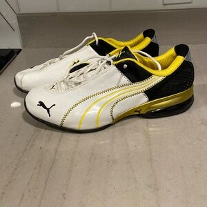Men’s Puma tennis shoes